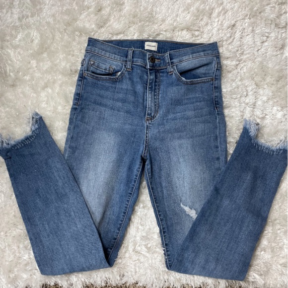 Sneak Peek Jeans - Picture 1 of 4
